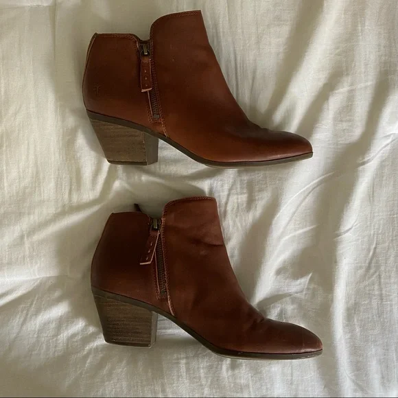 FRYE Ankle Boots Cognac Leather Judith Double Zipper Zip Leather Brown 9.5 M - Picture 4 of 10